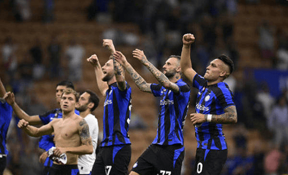 从 faker 的赛后采访中借鉴：把这个冠军给粉丝