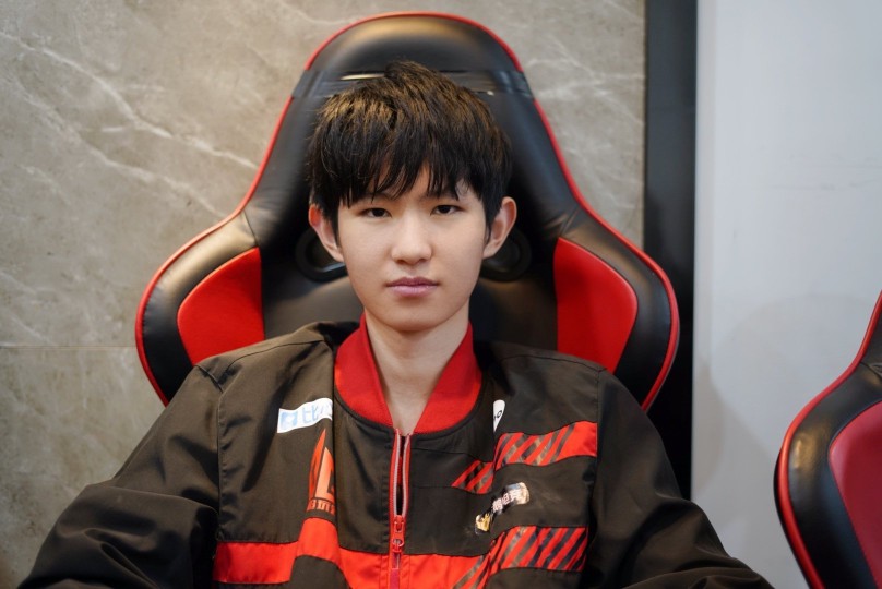 Astralis 在 PGL Astana 2025 的半决赛中以 2：1 自信地击败了 aurora 。